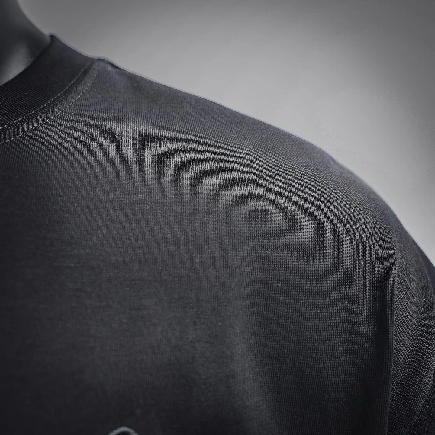 140 Chtome Hearta/ 26ss T Premium ，40 。 ！ Versatile 。 Same Style ：Black Size：XS-L